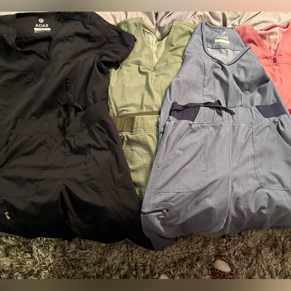 Adar Pro 4 scrub sets Women all size M V-Neck Top Jogger Scrub Pants
